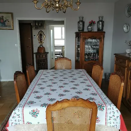 Apartment Clemenceau 82